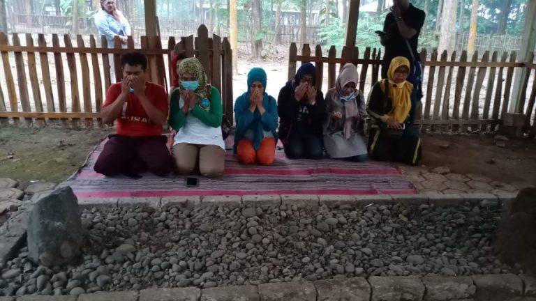 Prawita GENPPARI Ziarahi Situs Ratu Pajajaran Nyai Subang Larang