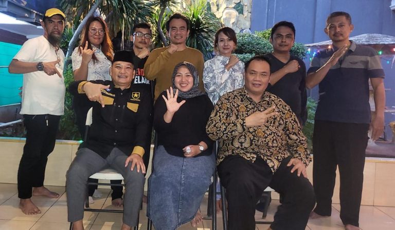 Ketua SMSI Kabupaten Bekasi Terpilih Beri Motivasi 3 Pengurus Yang NyalegA